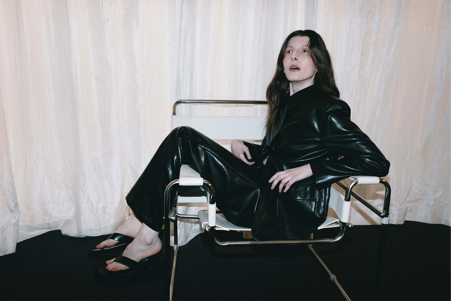 25AW RUNWAY PARIS image 1